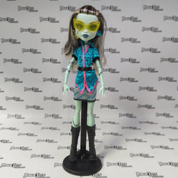 Mattel Monster High Scaris City of Frights Frankie Stein