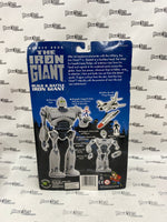 The Iron Giant Build & Battle Iron Giant