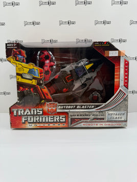 Hasbro Transformers Universe Classic Series Voyager Class Autobot Blaster