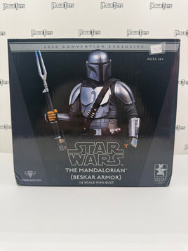 Diamond Select Toys Star Wars The Mandalorian (Beskar Armor) 1:6 Scale Mini-Bust