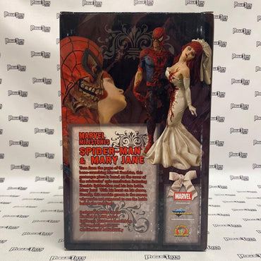 Diamond Select Toys Marvel Milestones Zombie Spider-Man & Mary Jane Statue (1433 of 2500)