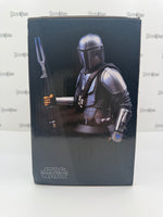 Diamond Select Toys Star Wars The Mandalorian (Beskar Armor) 1:6 Scale Mini-Bust