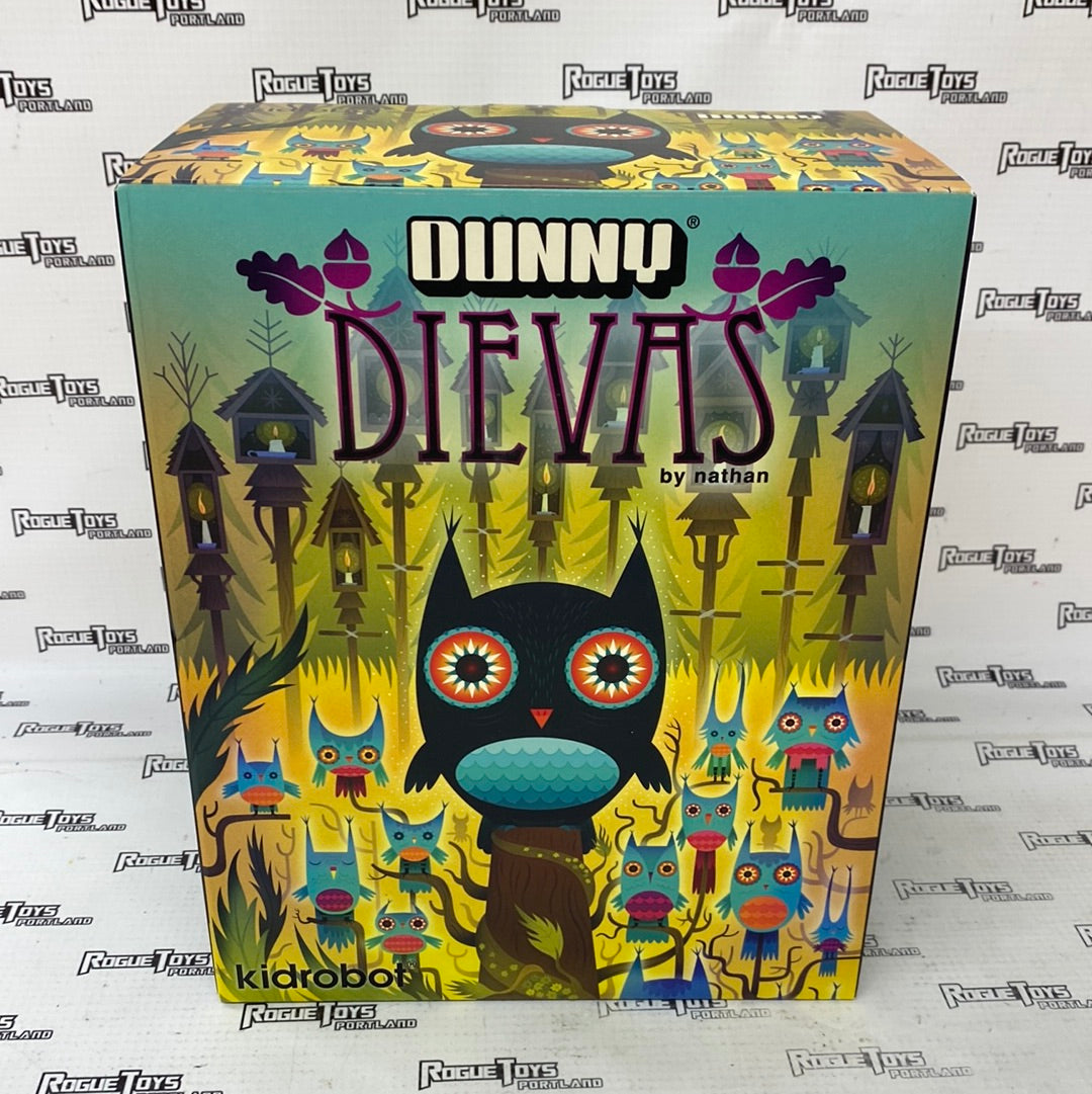Kidrobot Dunny 8” Dievas Dunny| Rogue Toys