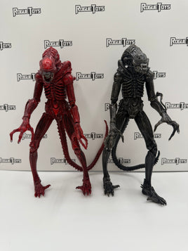 NECA Aliens Genocide Red/Black Xenomorph Warrior 2-Pack
