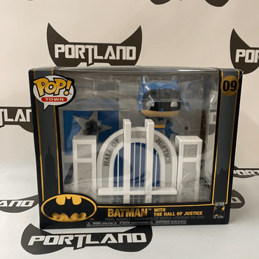 Funko POP! Town Batman With The Hall of Justice #09 - Rogue Toys