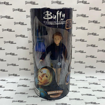 Diamond Select Buffy The Vampire Hunter Limited Edition Collector Series Willow with Backpack & Hat - Rogue Toys