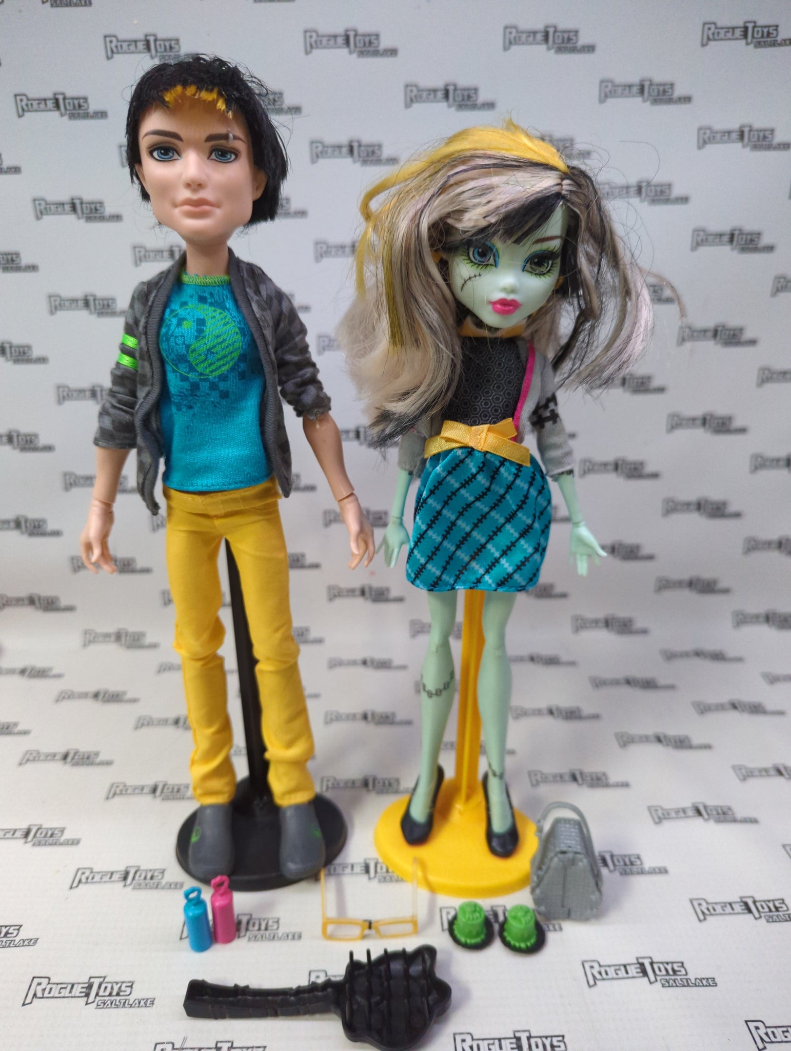 Monster High Picnic Casket Frankie Stein and Jackson discount Jekyll