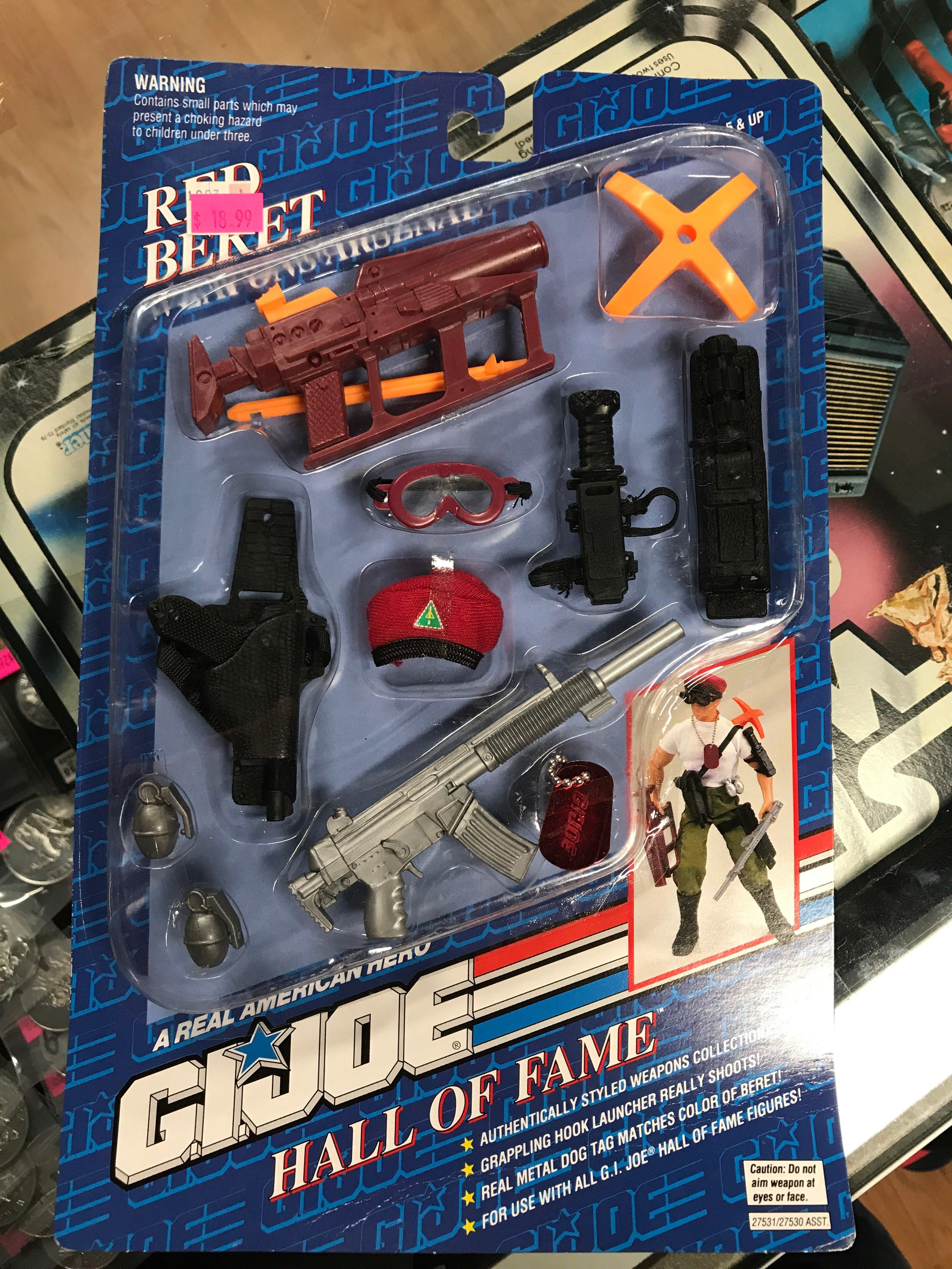 G.I. Joe A Real American Hero Hall Of Fame Red Beret Weapons Arsenal - Rogue Toys